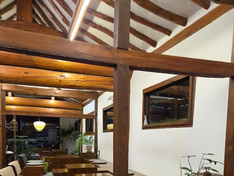 긴담모퉁이집 내부