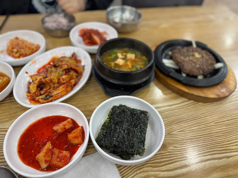 오징어볶음과 떡갈비