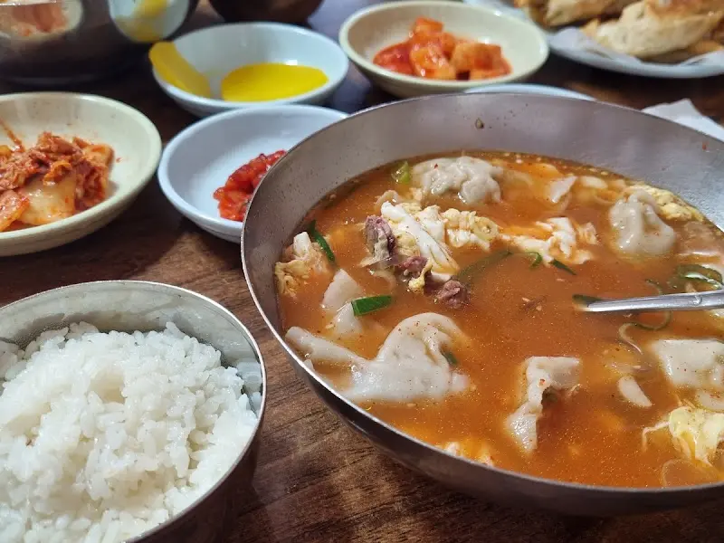 만두백반과 밑반찬