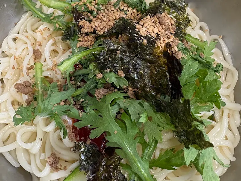 매콤달콤한 비빔칼국수