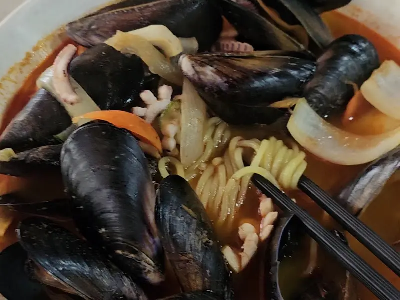 해산물 가득 삼선짬뽕