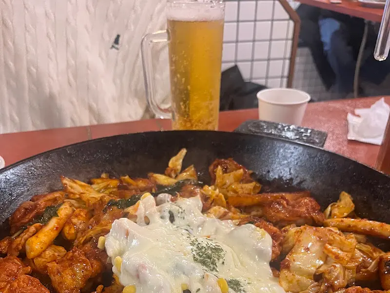닭갈비와 맥주의 환상적인 조합