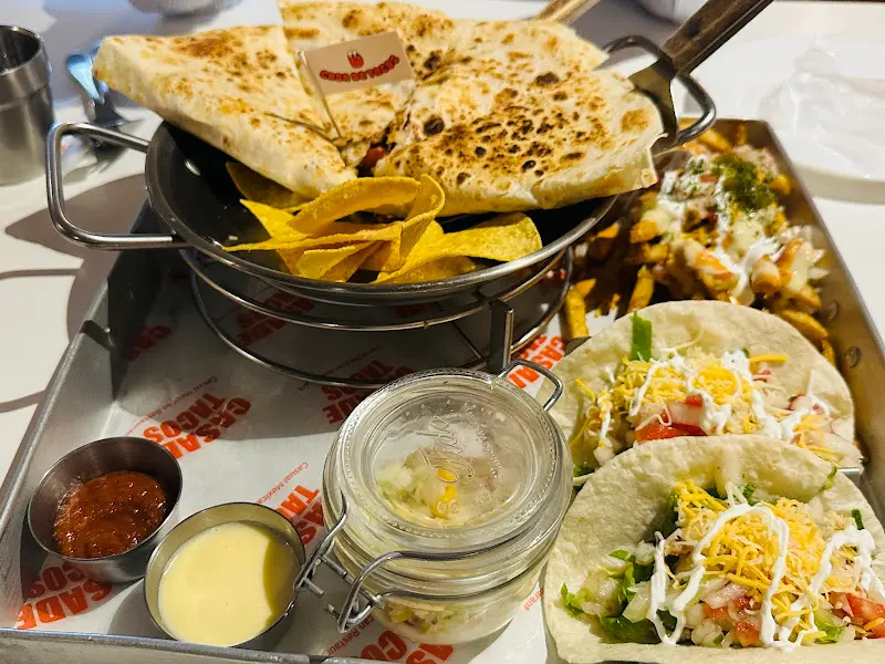 퀘사디아와 나초