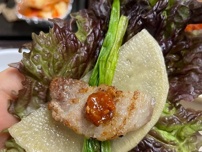 상추쌈에 싸 먹는 삼겹살