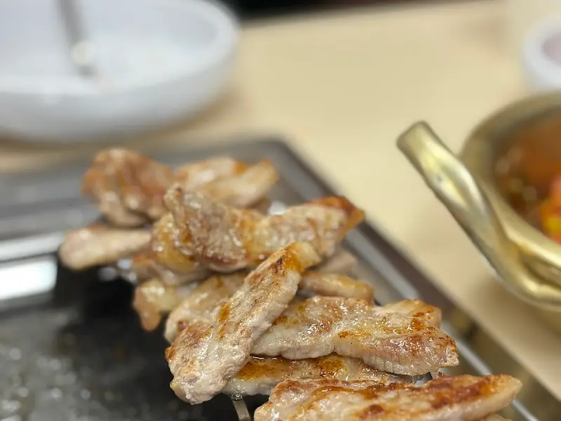 노릇하게 구워진 삼겹살