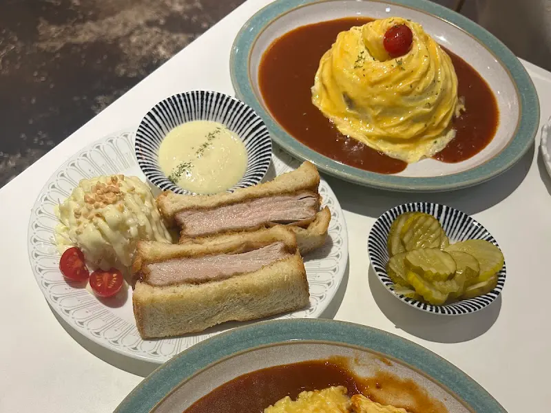 가츠산도와 오므라이스