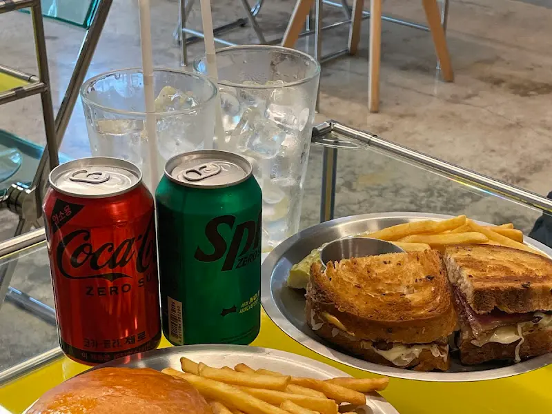 샌드위치와 음료