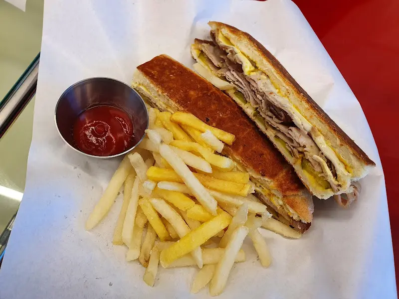 파스트라미 샌드위치