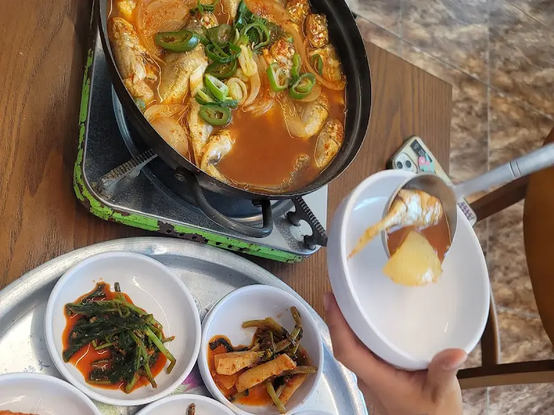 조기매운탕 한 상 차림