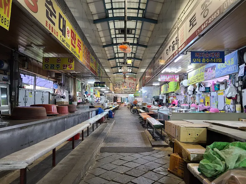 충주 무학시장 순대골목 전경