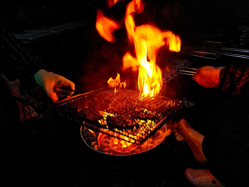 맹렬하게 타오르는 연탄불