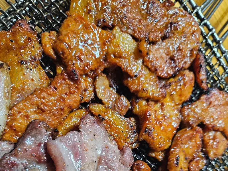 노릇하게 구워진 석쇠구이