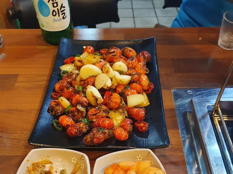 매콤한 향이 코를 자극하는 깐쇼새우