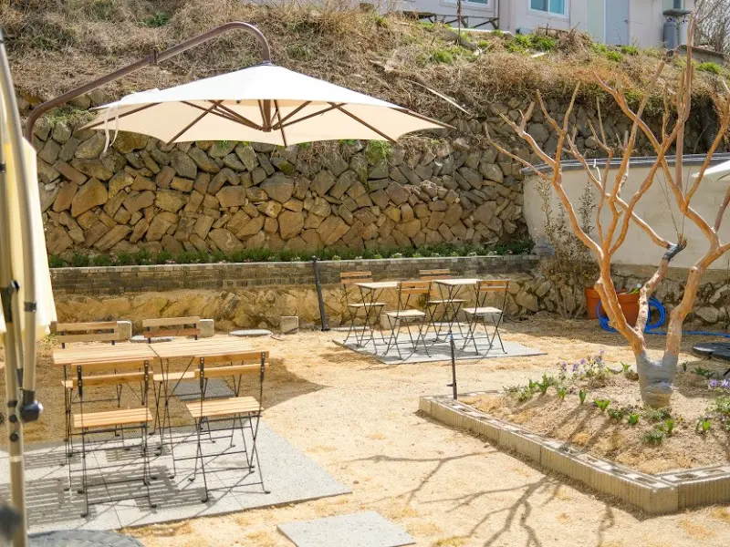 카페 야외 테이블