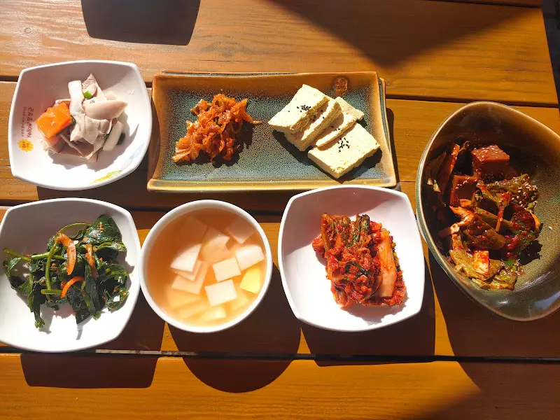 다채로운 반찬들