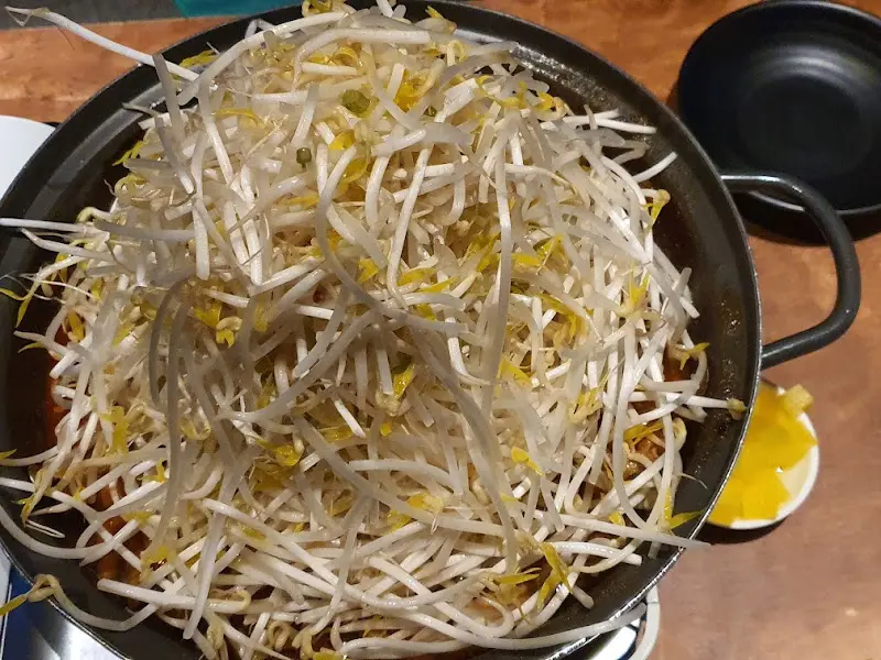 닭발과 숙주의 조화