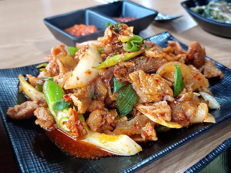 윤기 자르르 흐르는 제육볶음