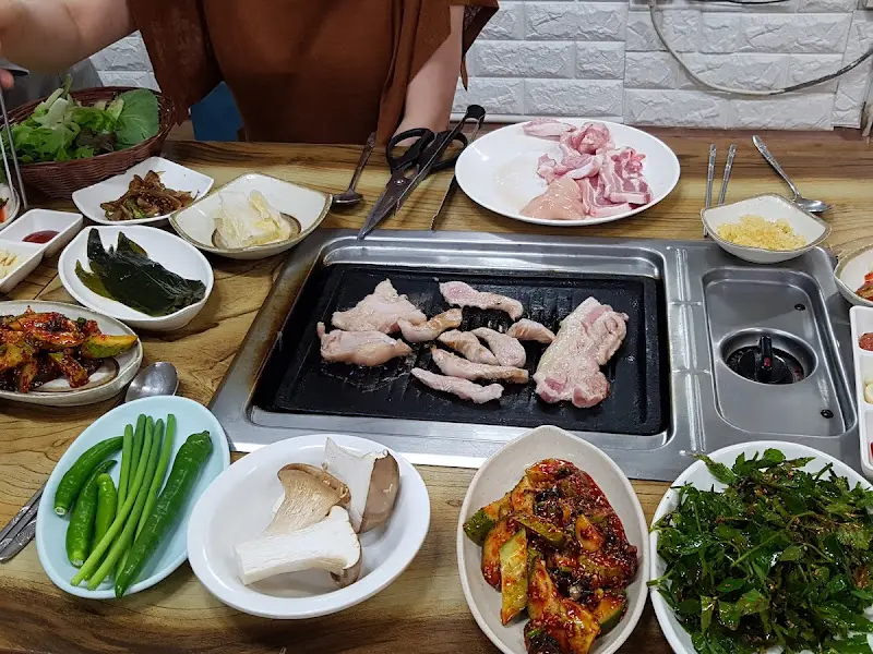 푸짐하게 차려진 한 상 차림