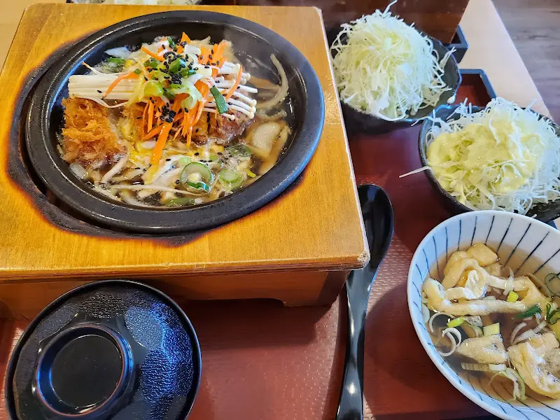 우동과 돈까스의 환상적인 조합