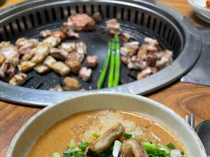 고소한 막창과 특제 소스의 환상적인 조합