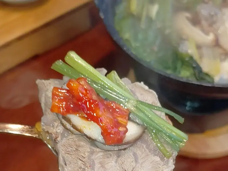 아롱사태와 미나리, 그리고 특제 양념의 조화