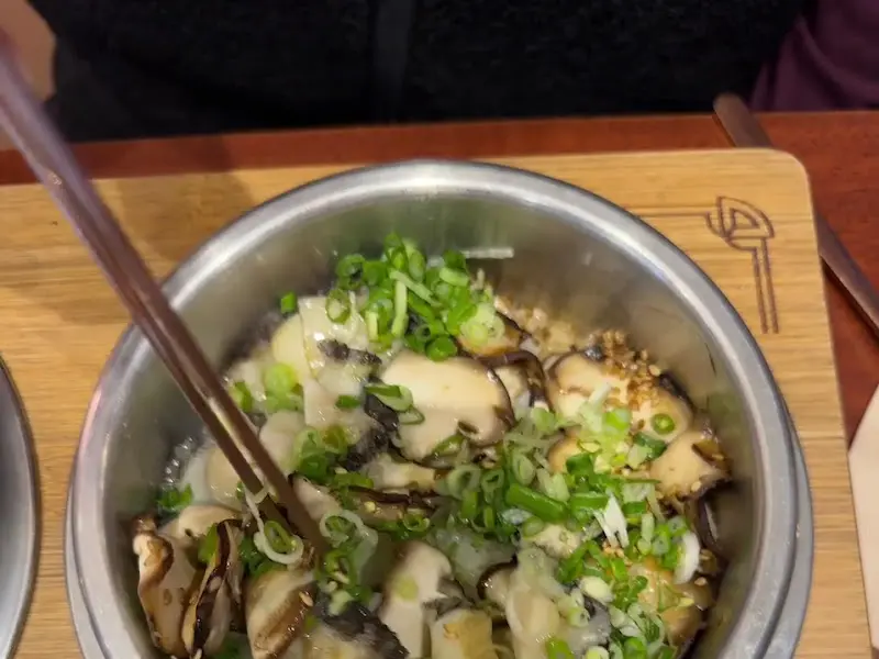 푸짐한 표고버섯 솥밥