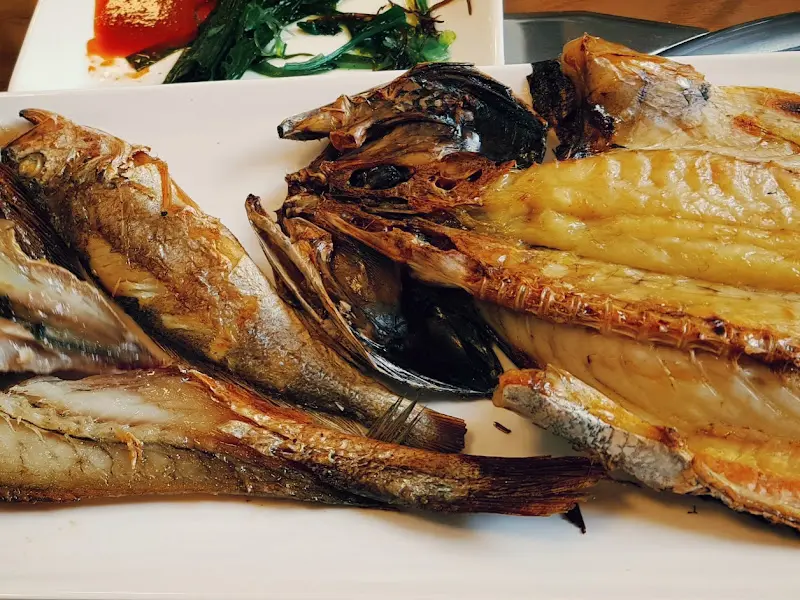노릇하게 구워진 생선구이