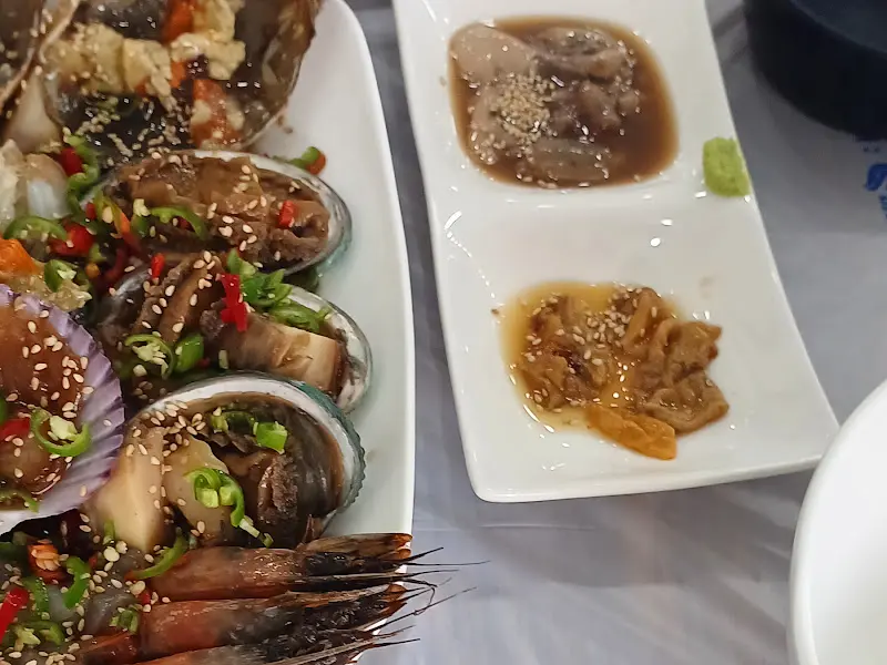 윤기가 흐르는 전복장