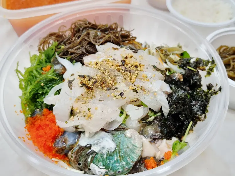 푸짐한 물회 한 상