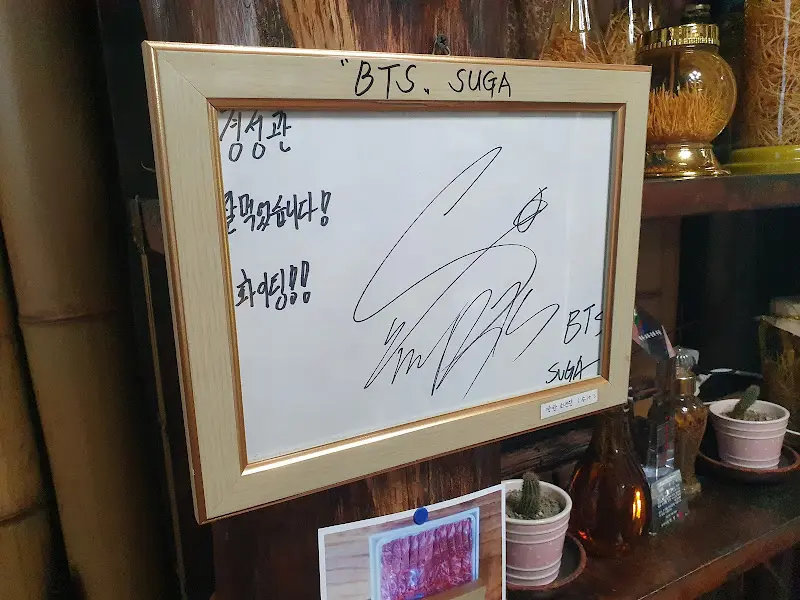 BTS 슈가의 싸인이 담긴 액자