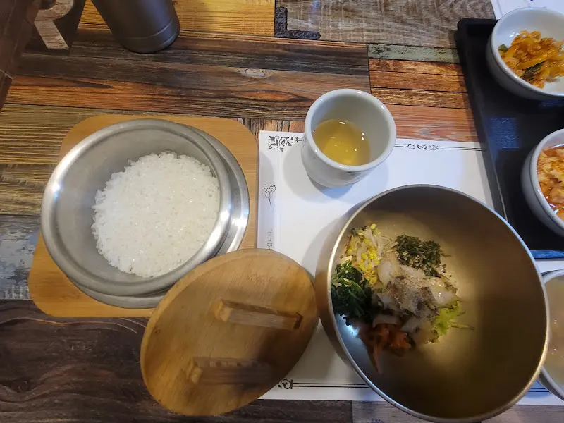 해삼비빔밥과 솥밥