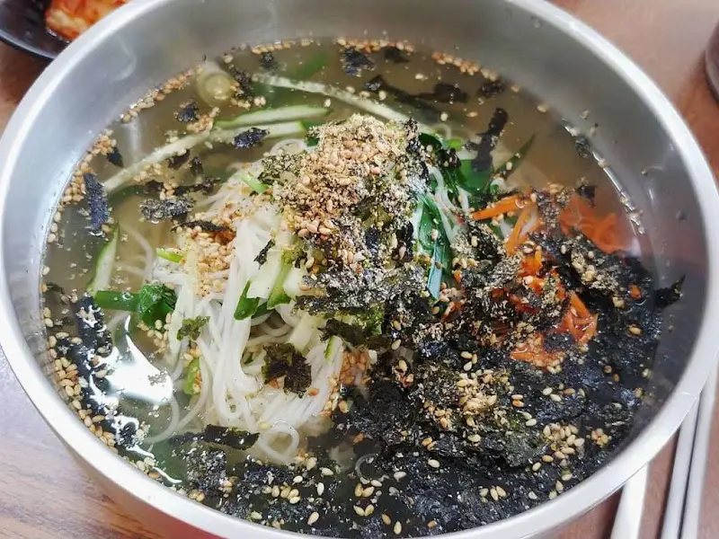 잔치국수의 모습