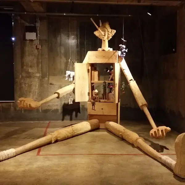 나무로 만든 로봇