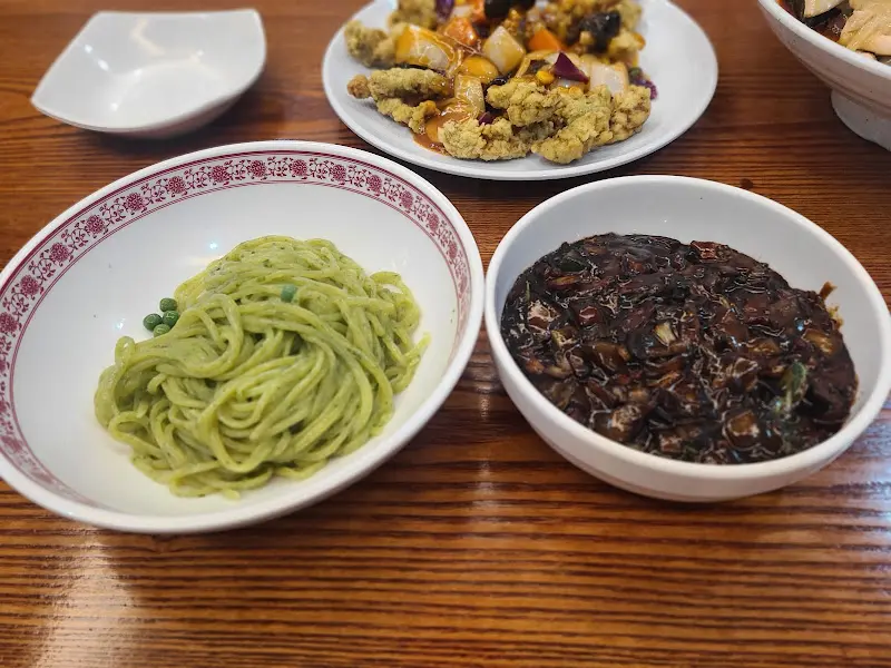 해초 면이 인상적인 짜장면