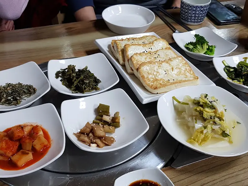 들기름 두부 구이와 밑반찬