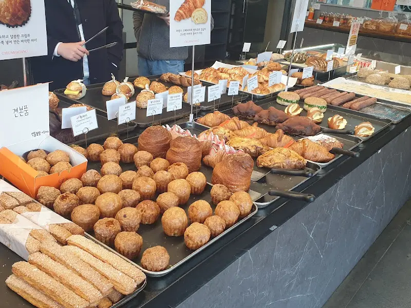빵 진열대의 모습