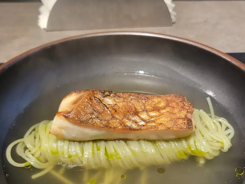 겉바속촉 생선 요리