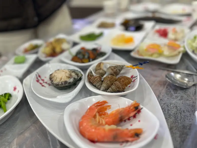 다양한 종류의 김밥