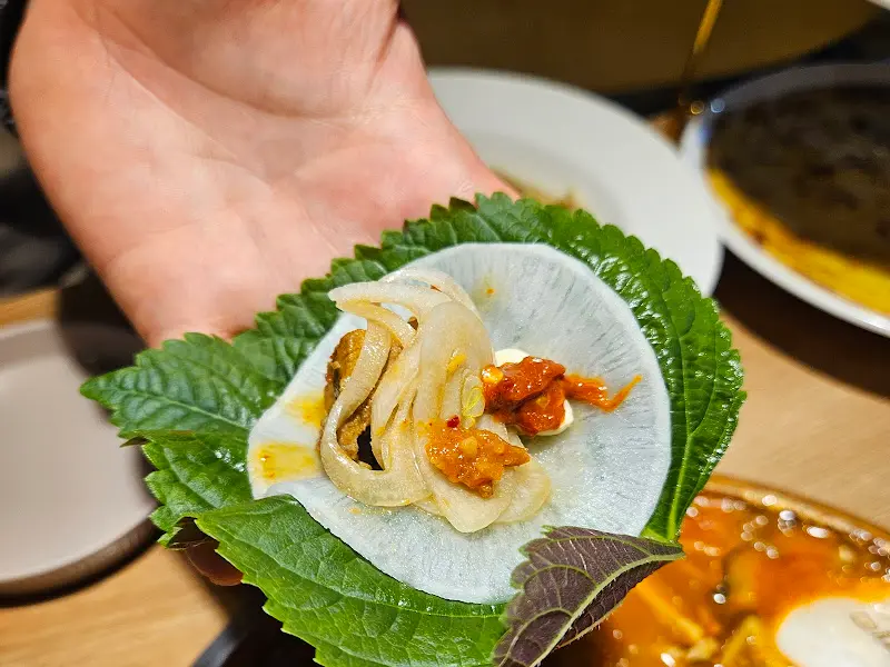 깻잎과 무쌈에 싸먹는 자박갈비