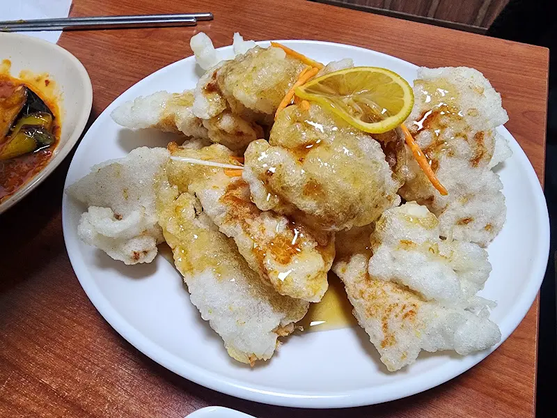 탕수육과 흡사한 비주얼의 고기완자