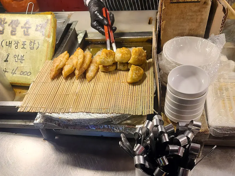 팔도시장 할매떡볶이에서 판매하는 만두