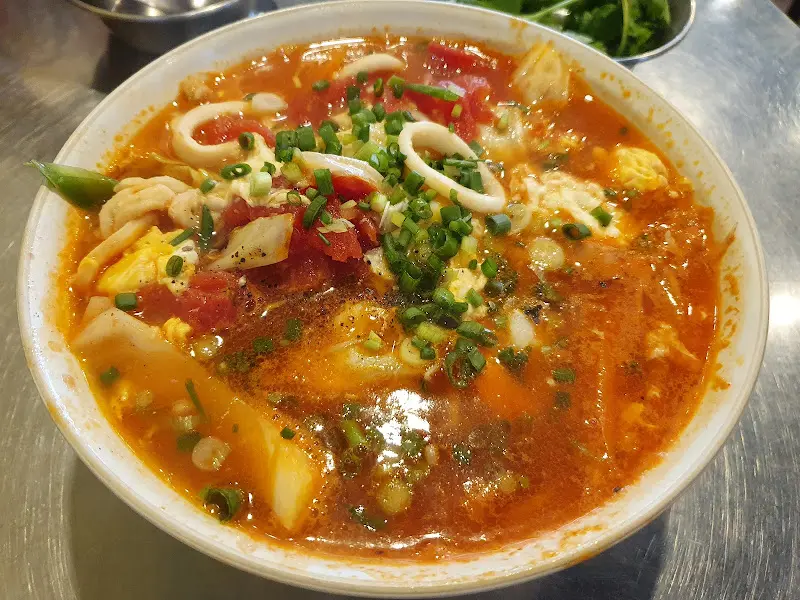 매력적인 비주얼의 토마토 계란 국수