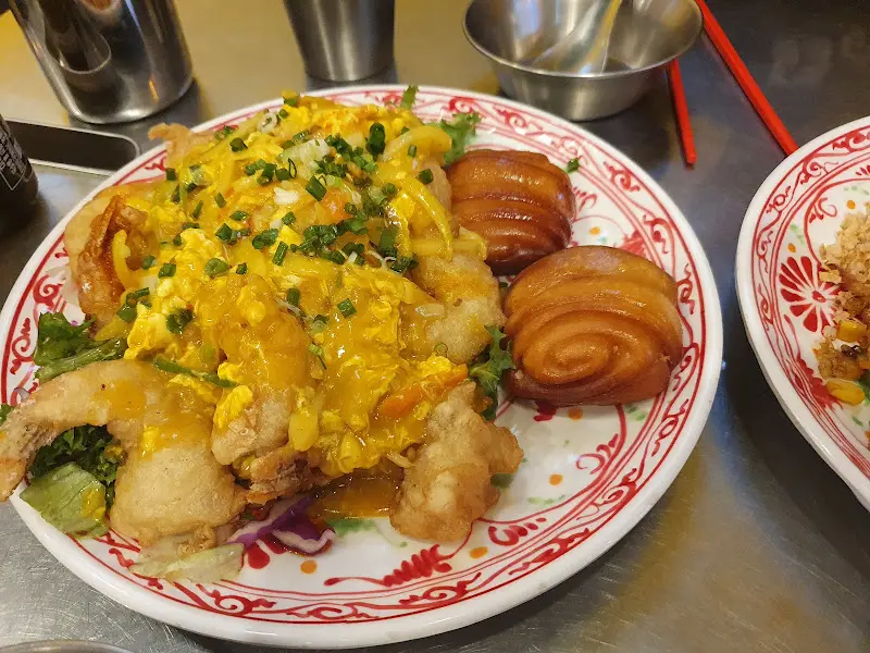 새우 볶음밥과 깐풍기의 환상적인 조합