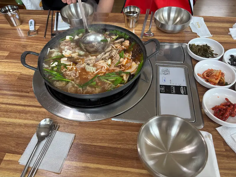 푸짐한 능이버섯오리전골