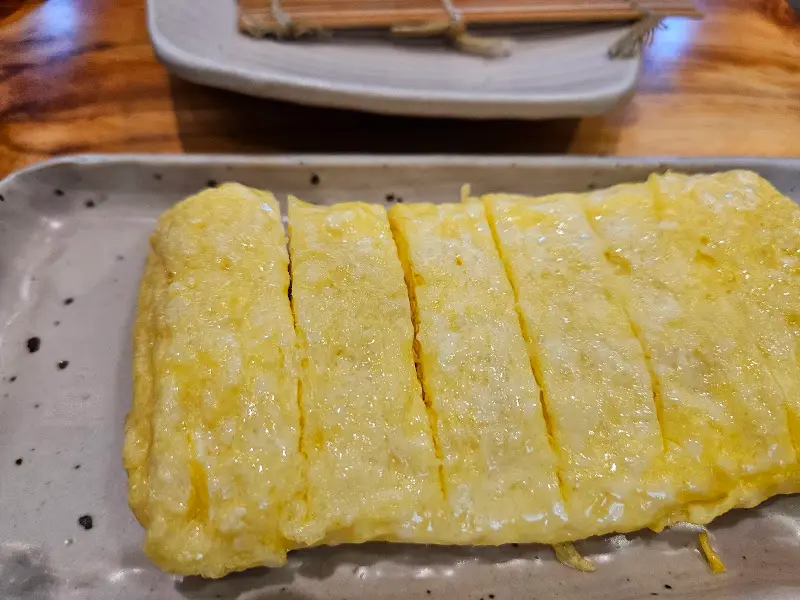 먹기 좋게 썰어져 나온 계란말이