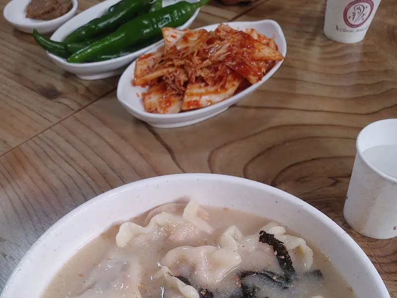 만둣국과 반찬