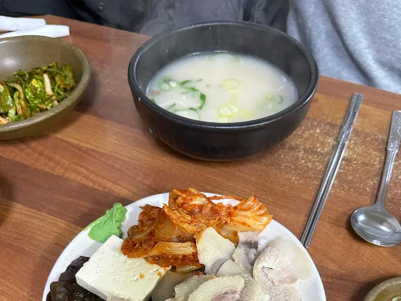 깔끔한 돼지국밥