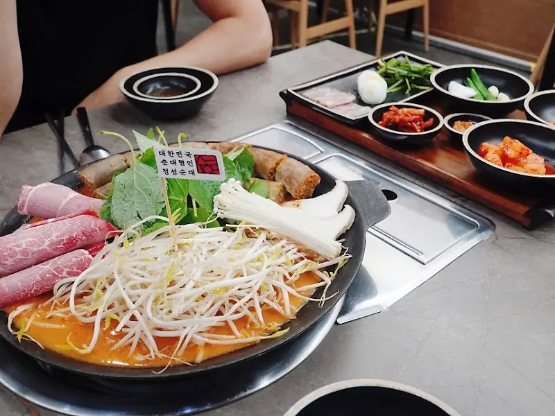 우육순대전골 테이블 세팅