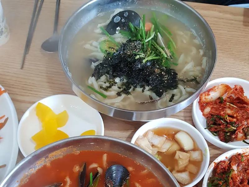 얼큰칼국수와 해물칼국수