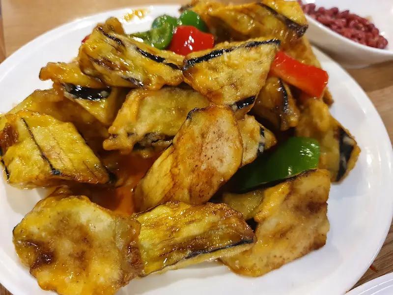 윤기가 흐르는 어향가지